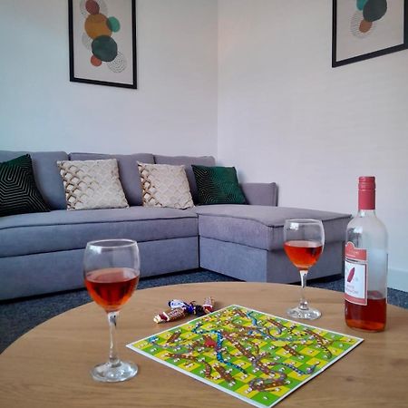 3-Bed Home From Home, Sleeps 6, Great For Contractors, Close To Gulliver'S Valley Theme Park, Free Parking, Hot Tub, Couple Retreat Sheffield Luaran gambar