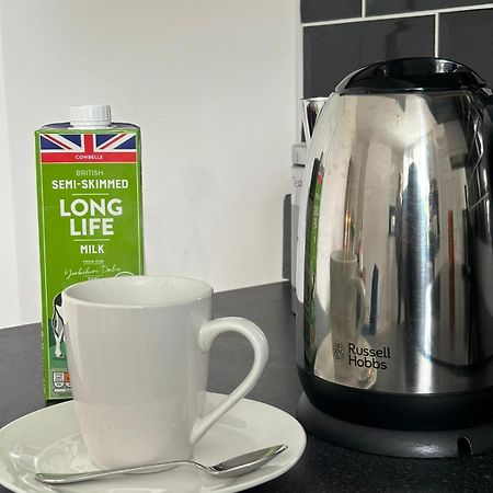 3-Bed Home From Home, Sleeps 6, Great For Contractors, Close To Gulliver'S Valley Theme Park, Free Parking, Hot Tub, Couple Retreat Sheffield Luaran gambar