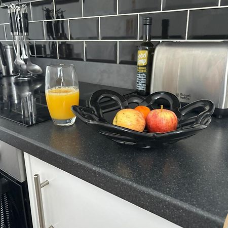 3-Bed Home From Home, Sleeps 6, Great For Contractors, Close To Gulliver'S Valley Theme Park, Free Parking, Hot Tub, Couple Retreat Sheffield Luaran gambar