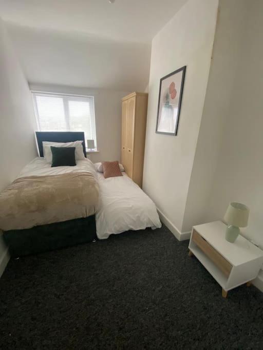 3-Bed Home From Home, Sleeps 6, Great For Contractors, Close To Gulliver'S Valley Theme Park, Free Parking, Hot Tub, Couple Retreat Sheffield Luaran gambar