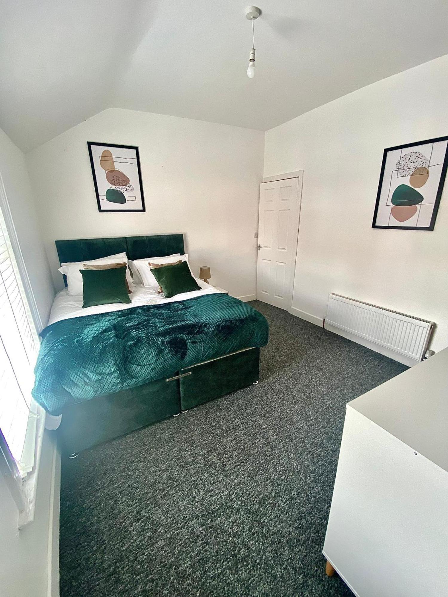 3-Bed Home From Home, Sleeps 6, Great For Contractors, Close To Gulliver'S Valley Theme Park, Free Parking, Hot Tub, Couple Retreat Sheffield Luaran gambar