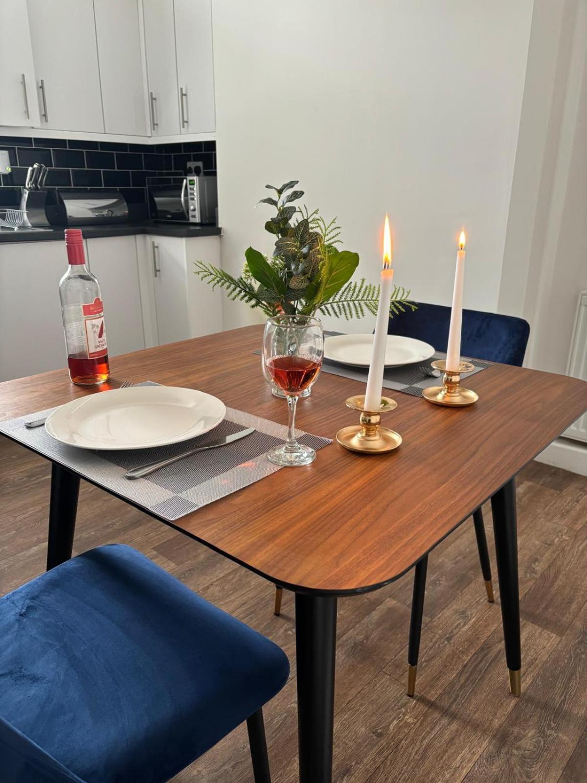 3-Bed Home From Home, Sleeps 6, Great For Contractors, Close To Gulliver'S Valley Theme Park, Free Parking, Hot Tub, Couple Retreat Sheffield Luaran gambar
