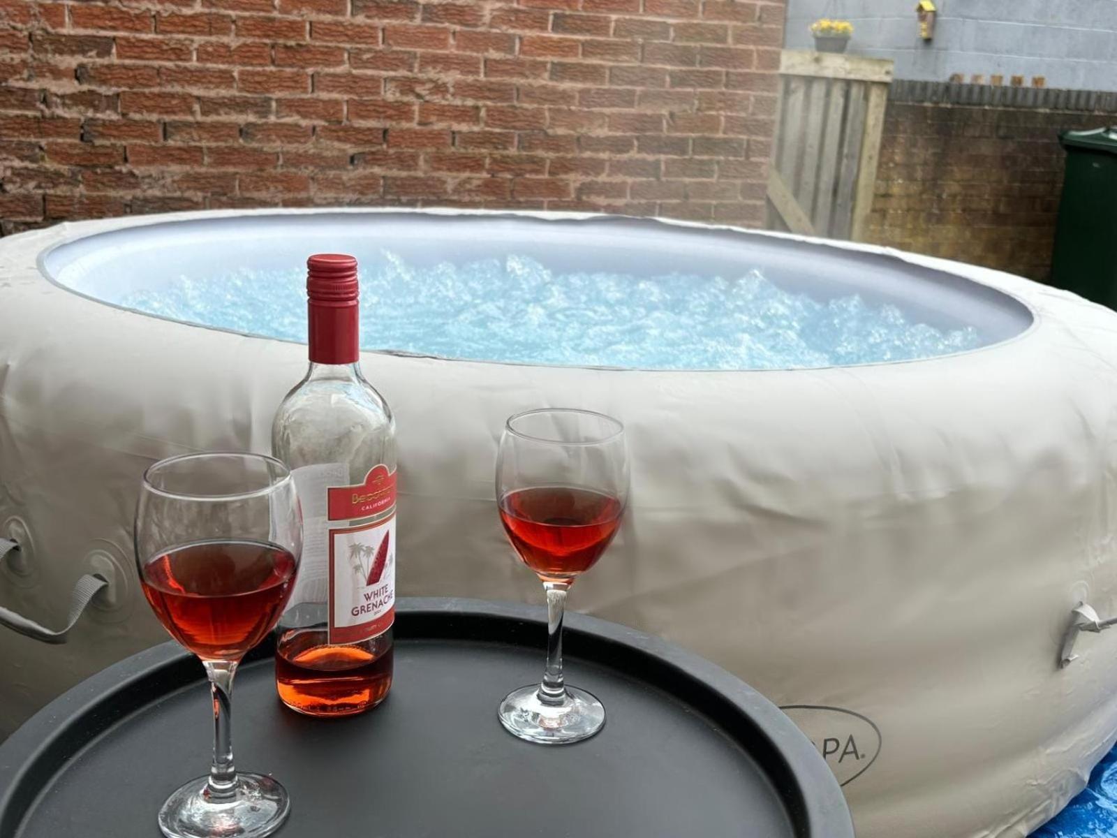 3-Bed Home From Home, Sleeps 6, Great For Contractors, Close To Gulliver'S Valley Theme Park, Free Parking, Hot Tub, Couple Retreat Sheffield Luaran gambar
