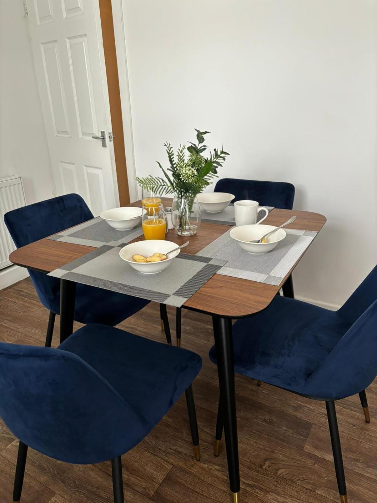 3-Bed Home From Home, Sleeps 6, Great For Contractors, Close To Gulliver'S Valley Theme Park, Free Parking, Hot Tub, Couple Retreat Sheffield Luaran gambar