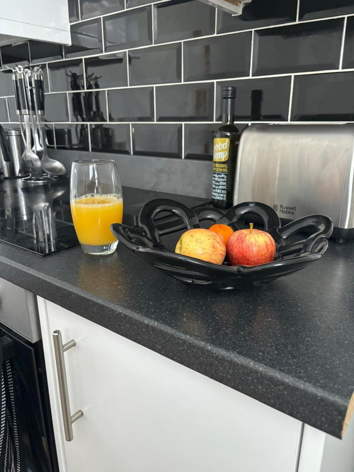 3-Bed Home From Home, Sleeps 6, Great For Contractors, Close To Gulliver'S Valley Theme Park, Free Parking, Hot Tub, Couple Retreat Sheffield Luaran gambar