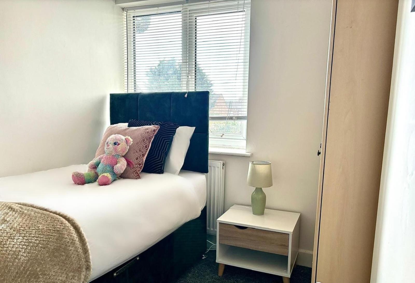 3-Bed Home From Home, Sleeps 6, Great For Contractors, Close To Gulliver'S Valley Theme Park, Free Parking, Hot Tub, Couple Retreat Sheffield Luaran gambar